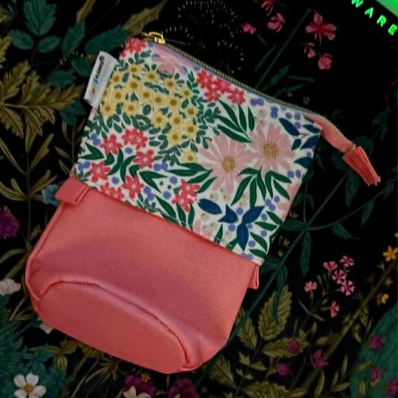 Happy Planner Springtime Flora Small Pen Pouch - Picture 1 of 5